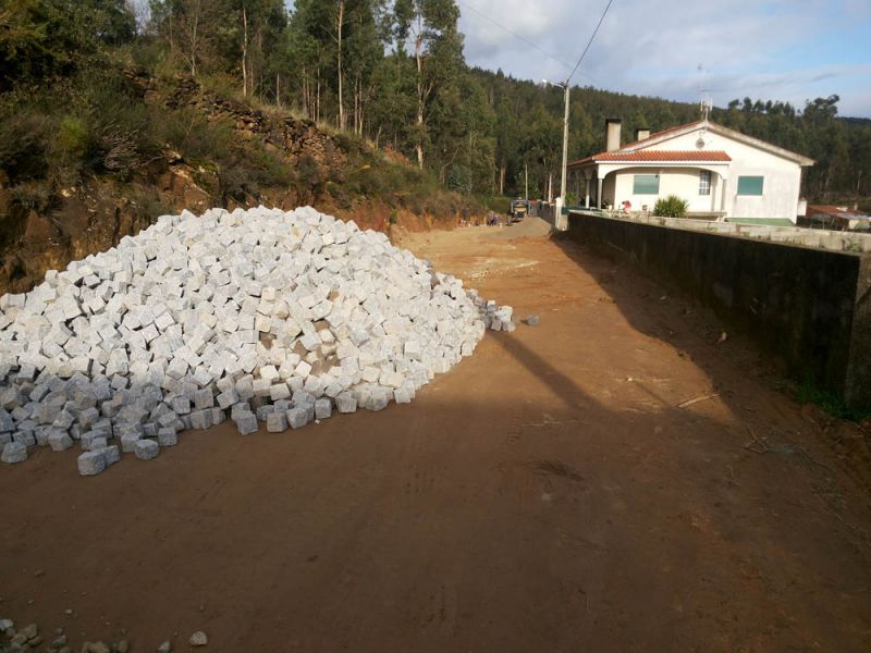  Pavimenta&ccedil;&atilde;o da Rua de S. Tiago em Feitos